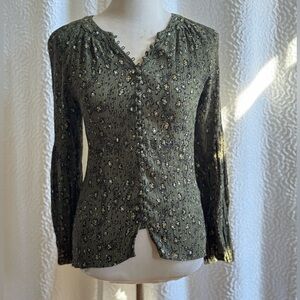 🌿 White House Black Market Floral Button-Front Top – Olive Green (Size XXS)